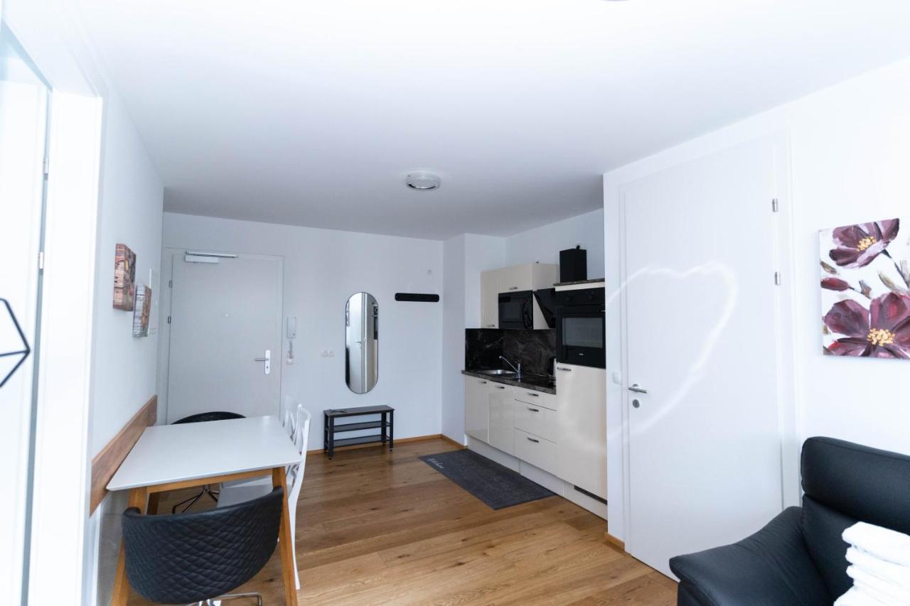 Modern Apartment With Tiny Garden Near City Center Bécs Kültér fotó